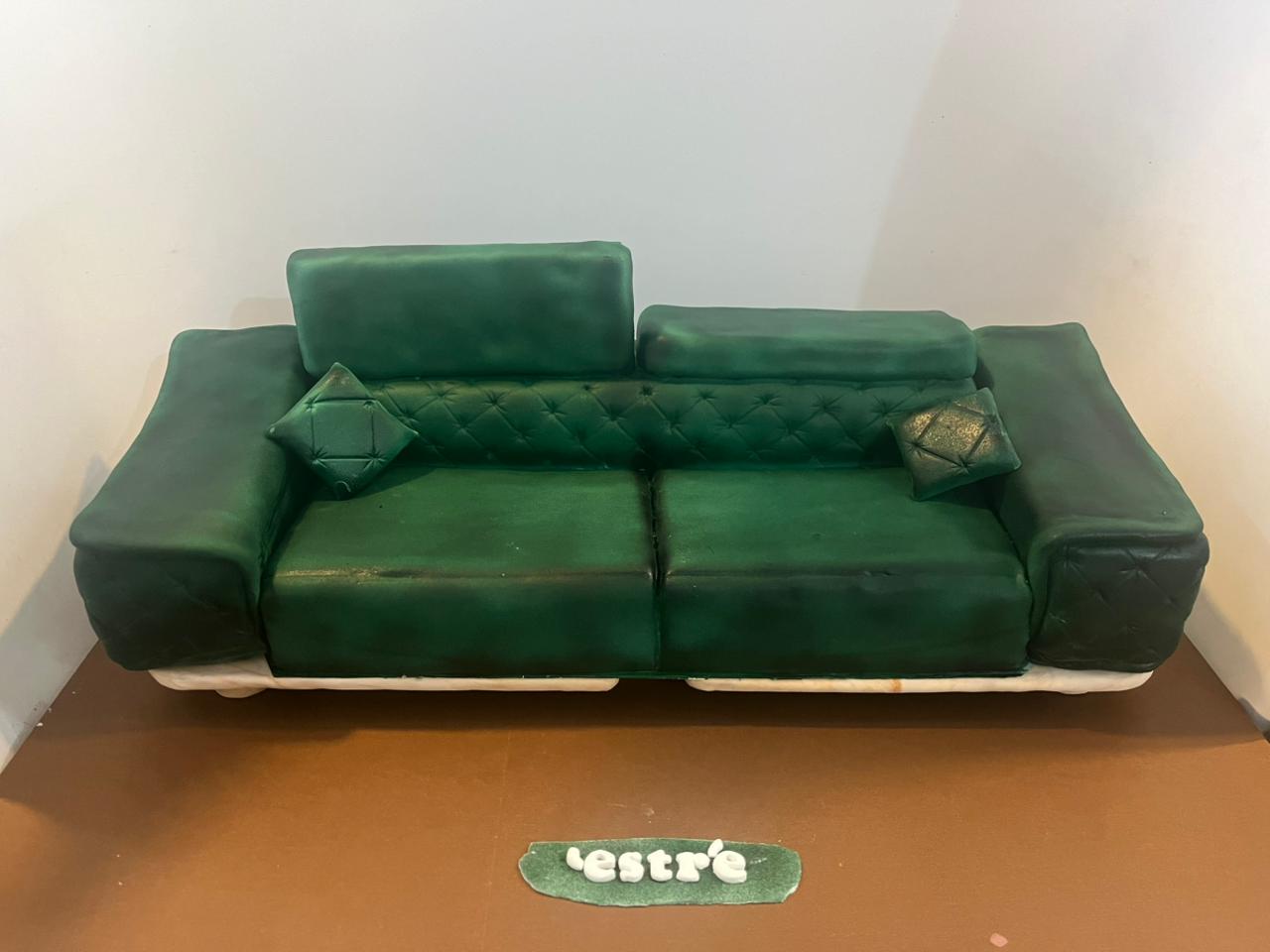 Pink floral hat cake with bow